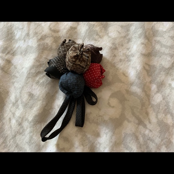 Handmade fabrics flowers brooch - Picture 11 of 12